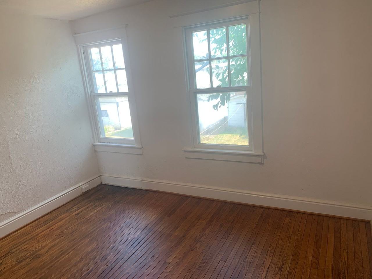 860 E Princess St - Photo 6 of 15