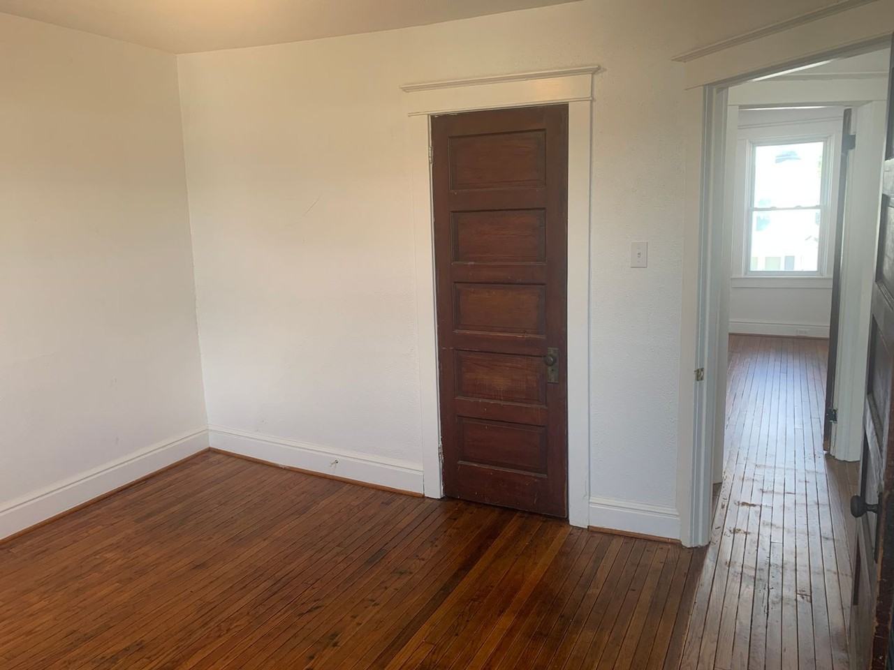 860 E Princess St - Photo 7 of 15