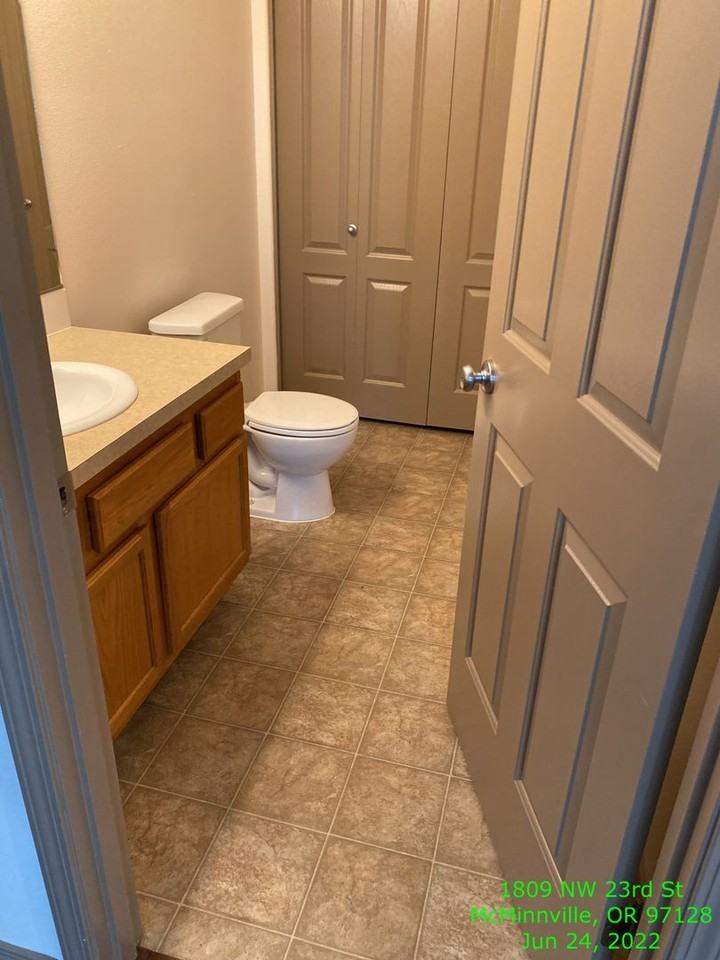 1809 Nw 23rd St - Photo 4 of 19