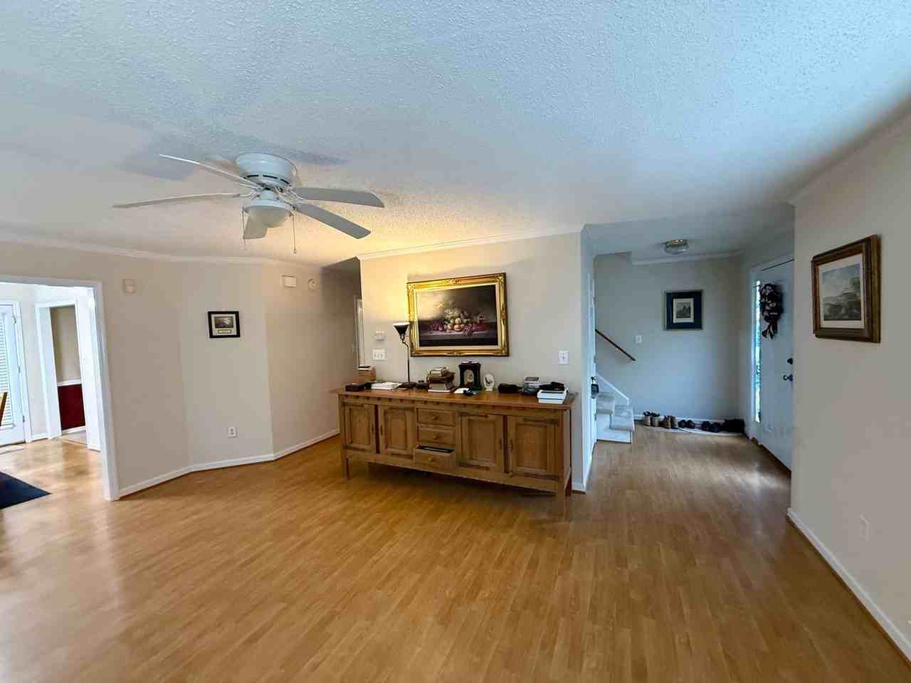 212 Stonybrook Cir - Photo 3 of 24