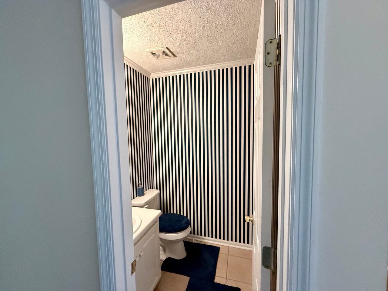 212 Stonybrook Cir - Photo 4 of 24