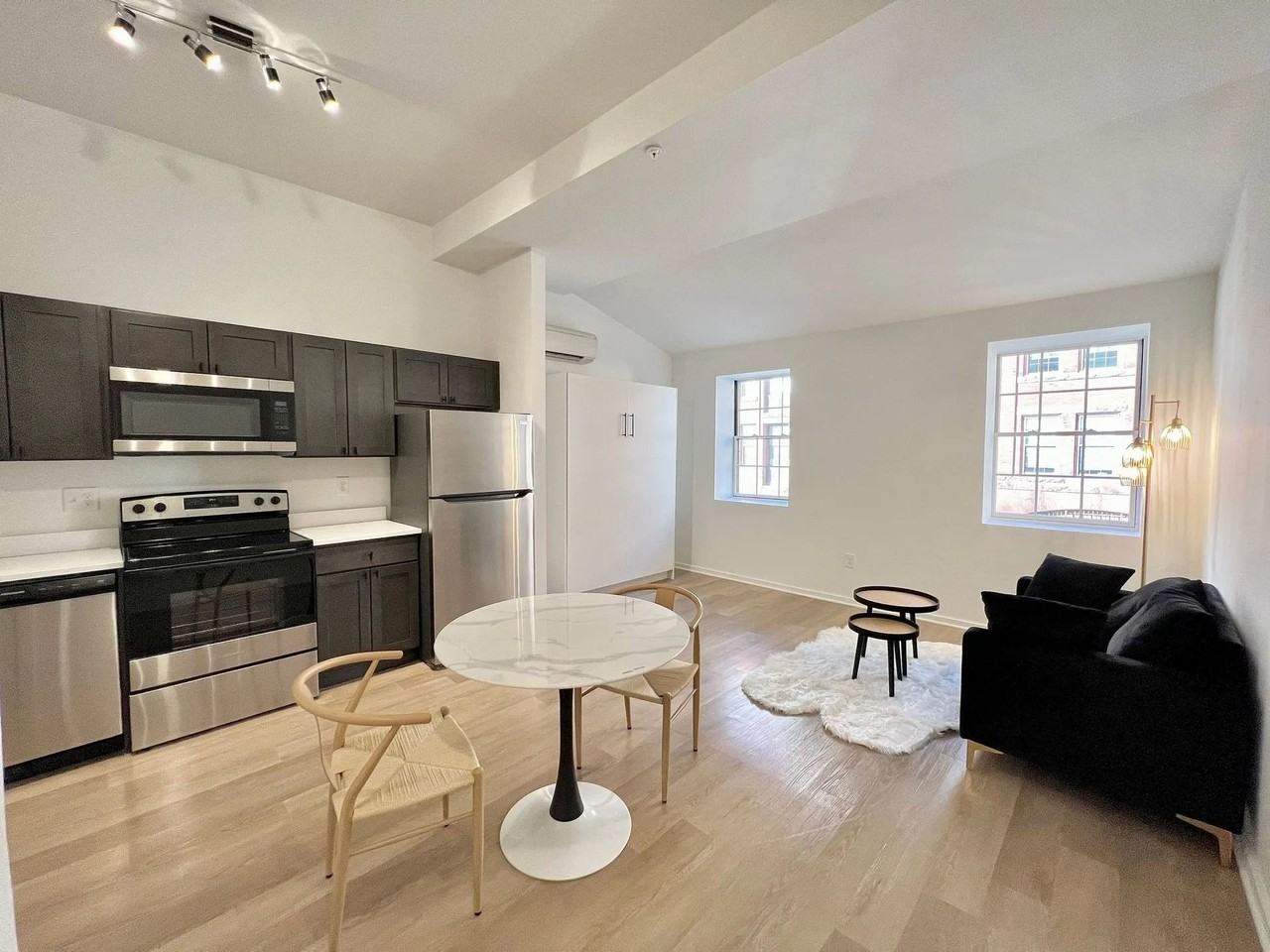 733 W Pratt - Photo 7 of 22