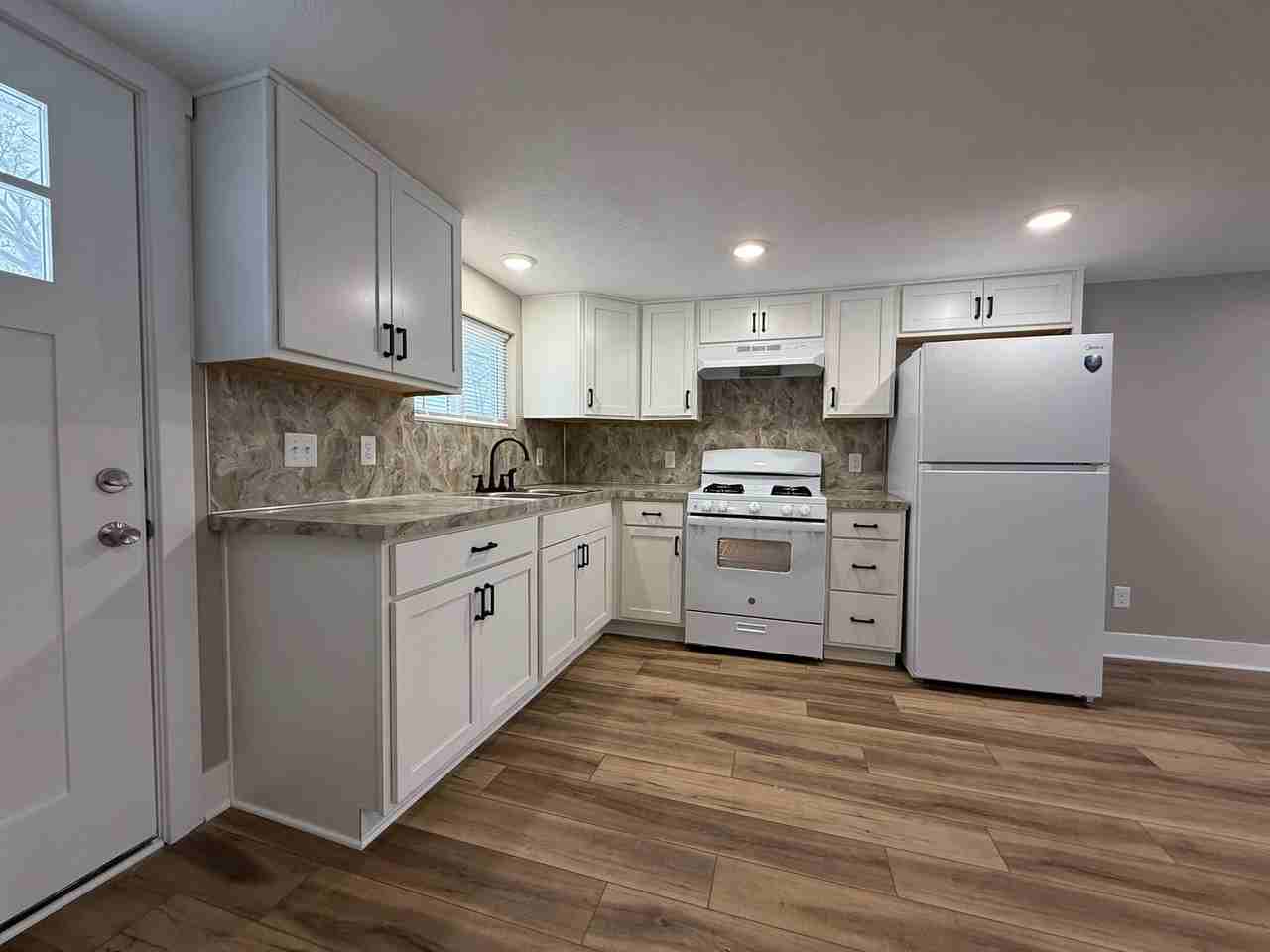 3325 9th St - Photo 4 of 17