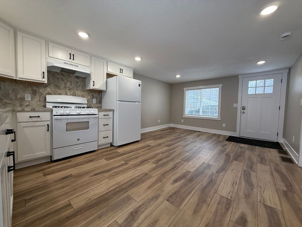 3325 9th St - Photo 7 of 17