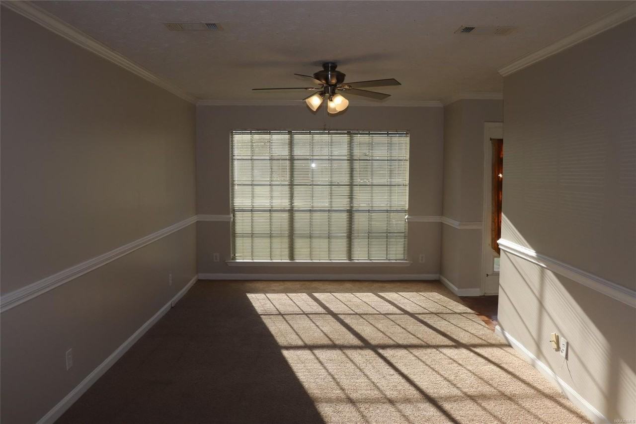 760 N Burbank Dr - Photo 4 of 21