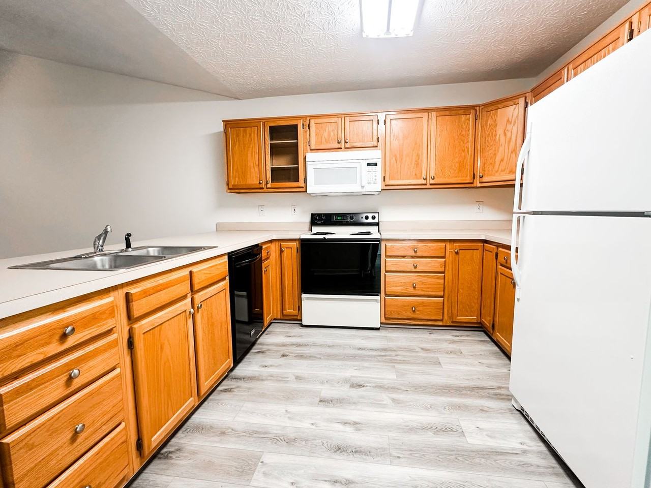 3903 Hidden Hollow Dr - Photo 4 of 24