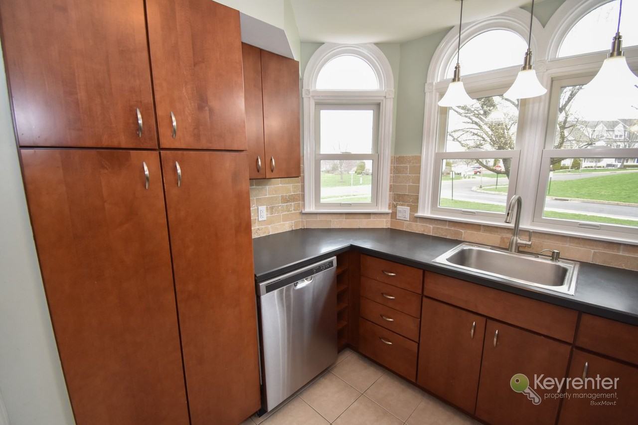 1401 Kathleen Ct - Photo 2 of 22