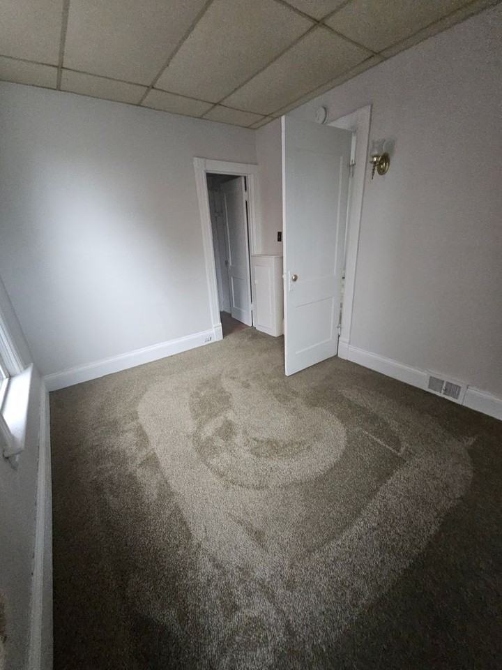 944 W 21st St #1 - Photo 4 of 12