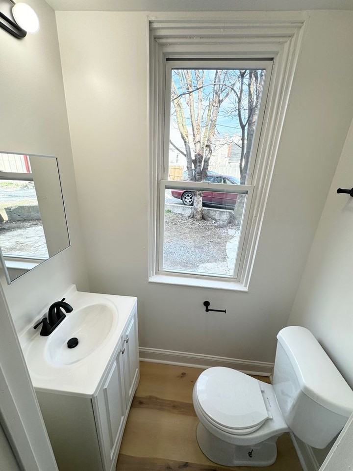 72 Campbell Ave - Photo 4 of 11