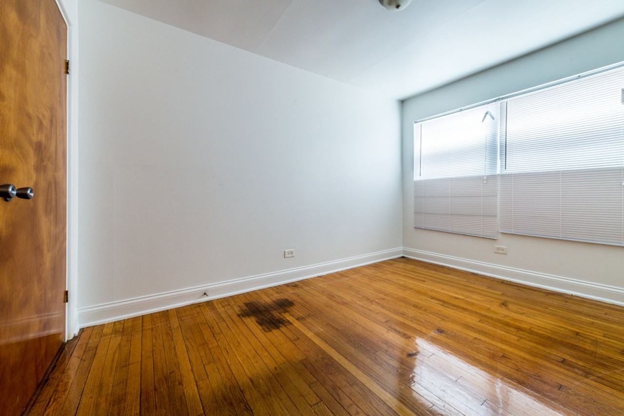 7706 S Saginaw Ave Chicago, IL 60649 - Photo 3 of 17