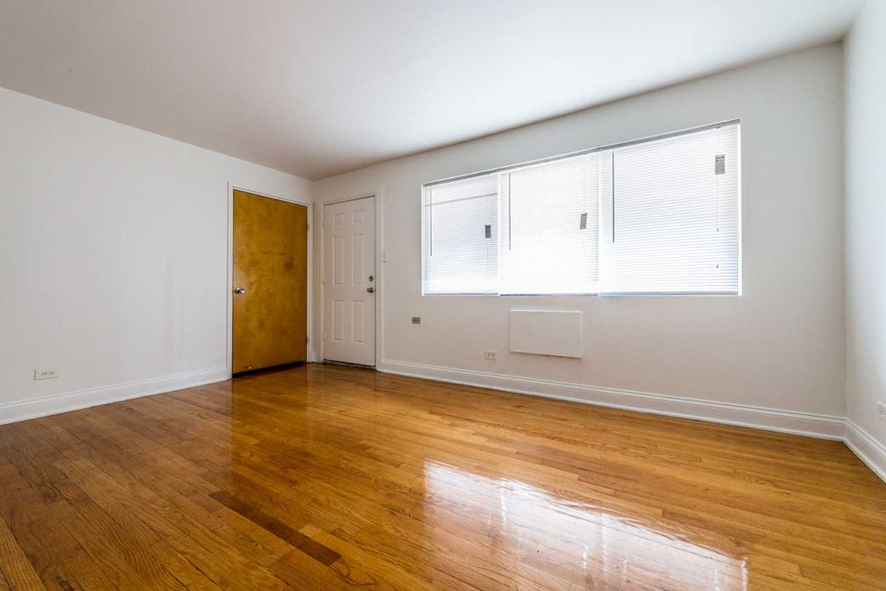 7706 S Saginaw - Photo 5 of 16