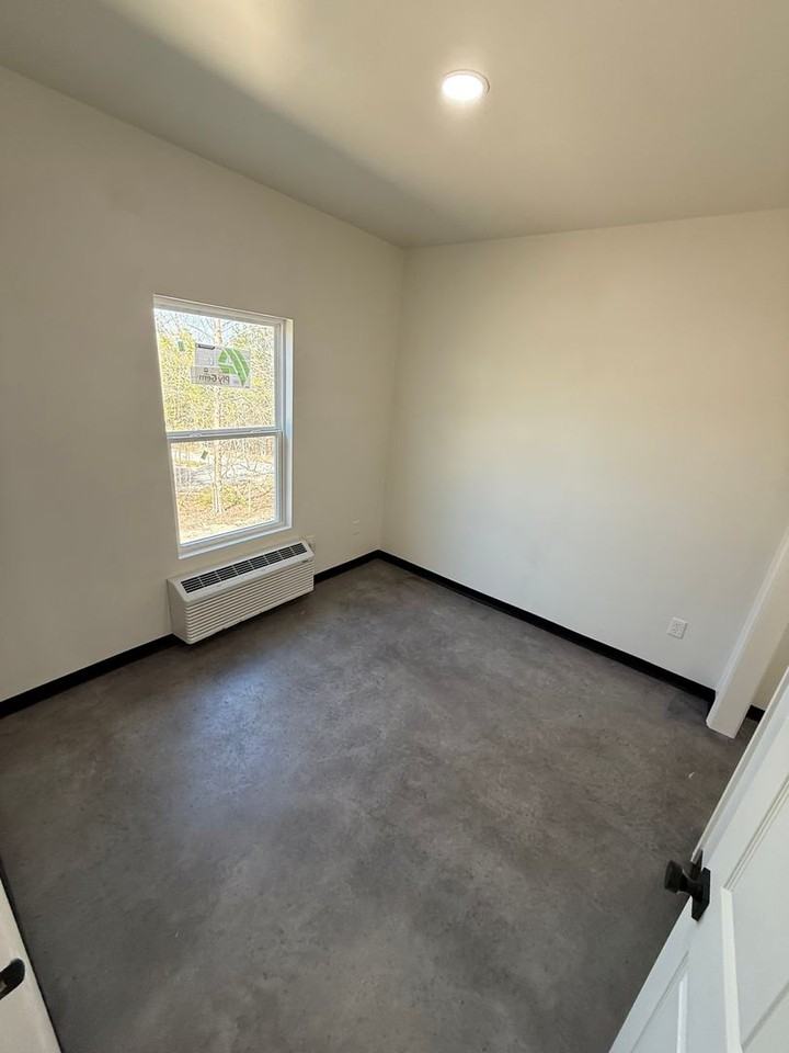 188 Summit St - Photo 3 of 6