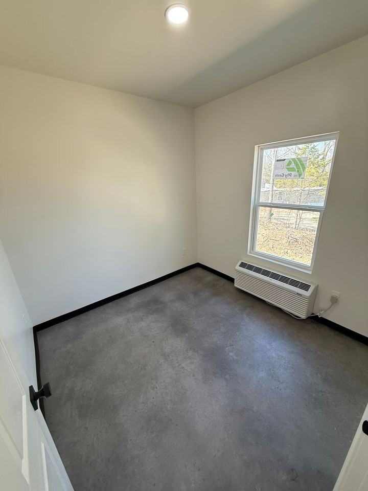 188 Summit St - Photo 4 of 6