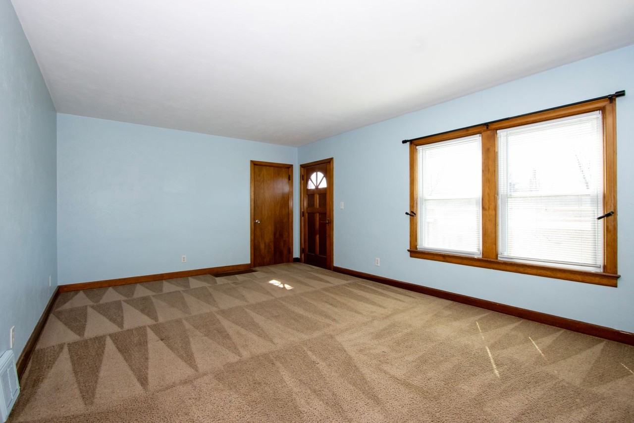 12080 Lincoln Way E - Photo 2 of 29