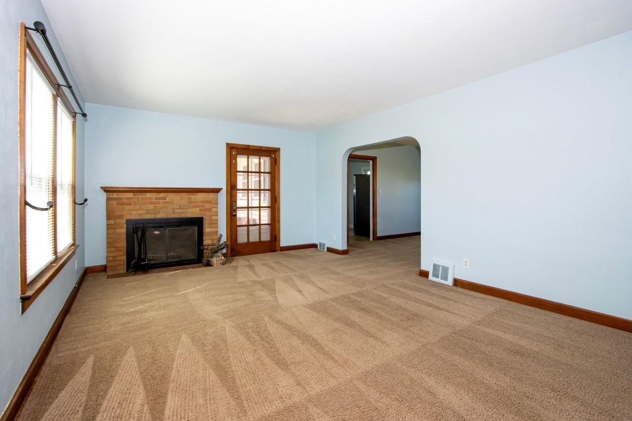 12080 Lincoln Way E - Photo 3 of 29