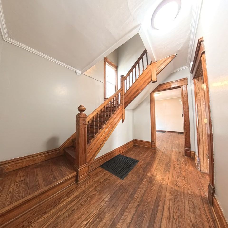 1423 31st St - Photo 2 of 24