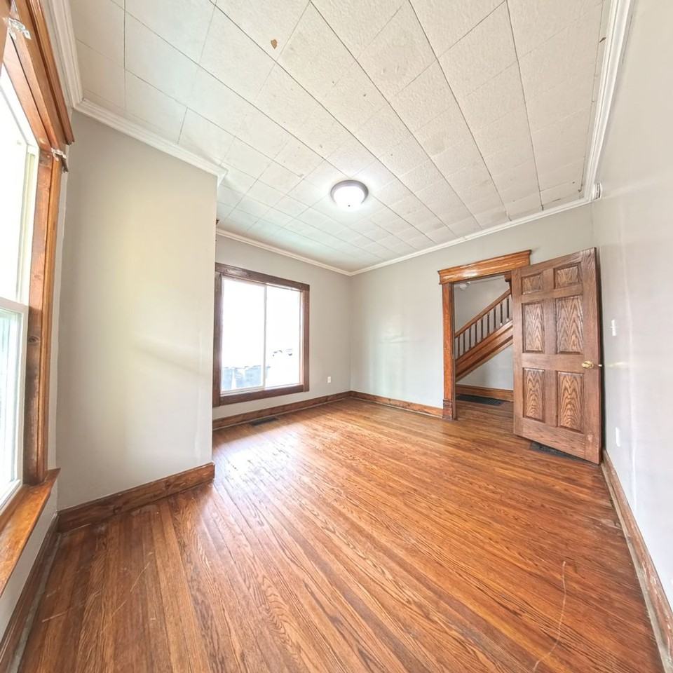 1423 31st St - Photo 4 of 24