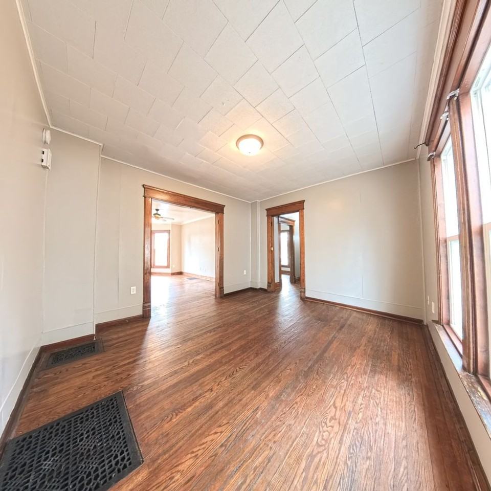 1423 31st St - Photo 6 of 24