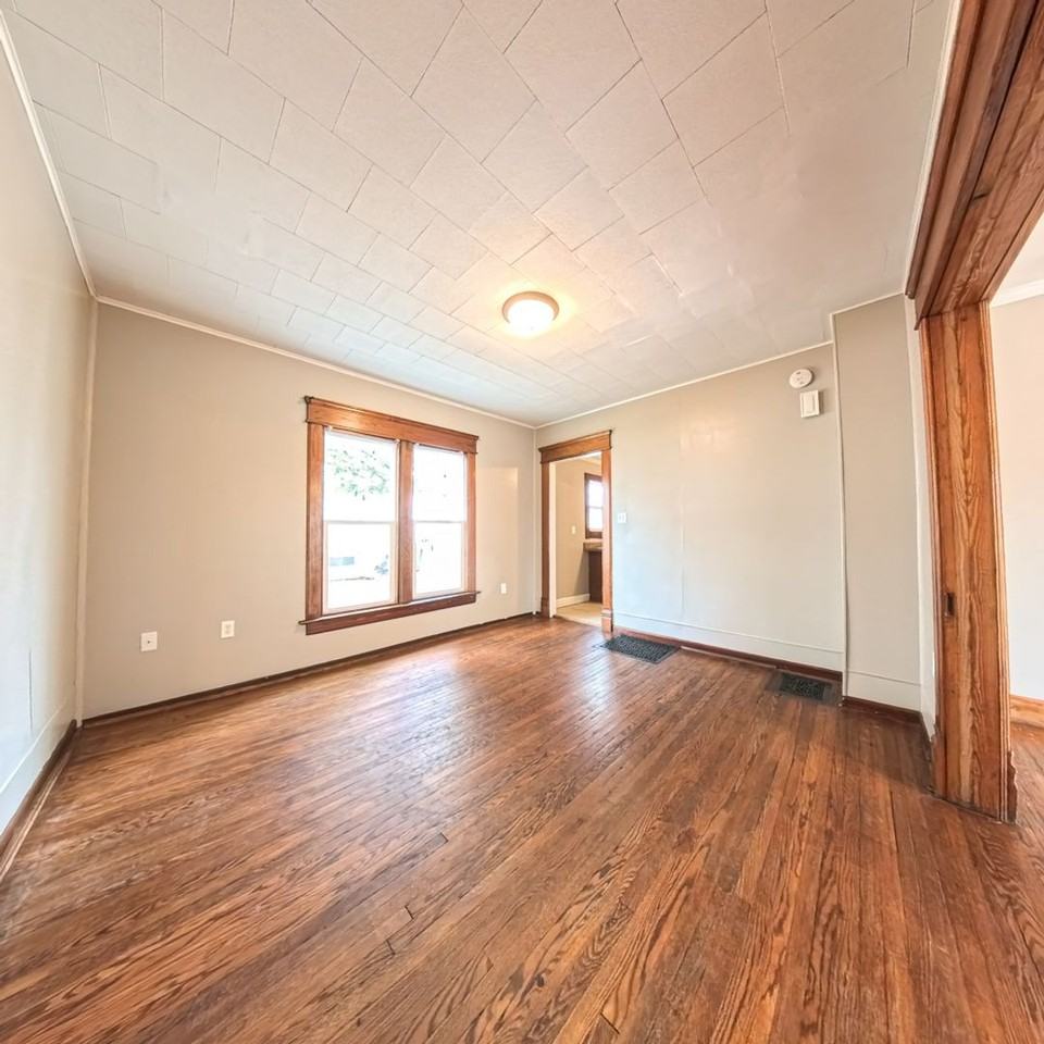 1423 31st St - Photo 7 of 24