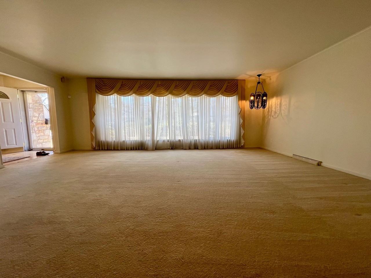 303 Hedgerow Ln - Photo 5 of 47