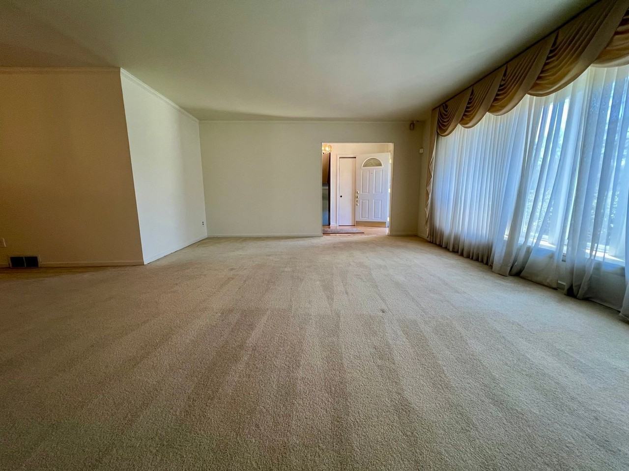 303 Hedgerow Ln - Photo 6 of 47