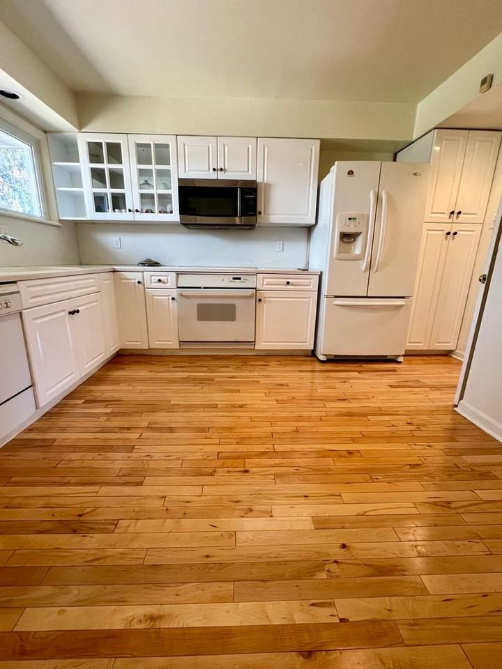 303 Hedgerow Ln - Photo 7 of 47