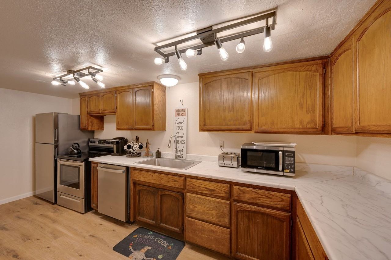 387 Salmon Falls Rd - Photo 2 of 36