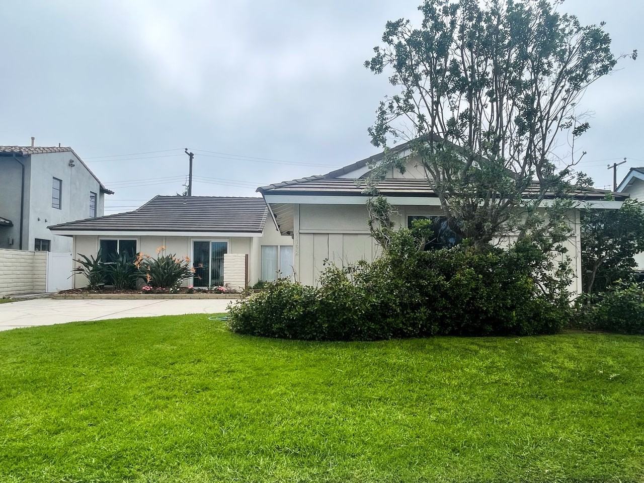 9192 Christine Dr - Photo 2 of 35