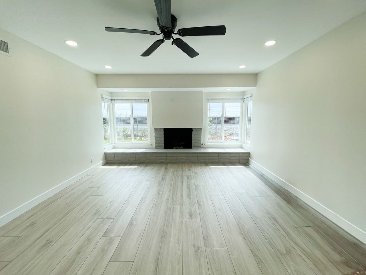 9192 Christine Dr - Photo 4 of 35