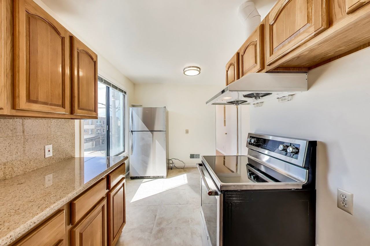 1298 40th Ave - Photo 4 of 23