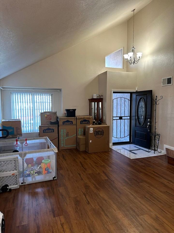 833 Joanna Dr - Photo 2 of 8