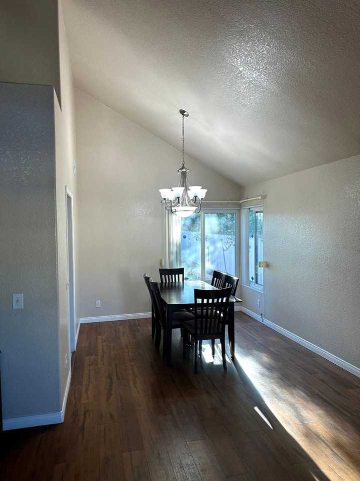 833 Joanna Dr - Photo 3 of 8