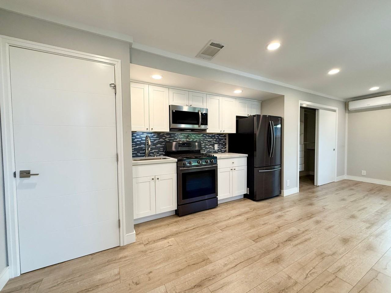 40 Eastlake Ave - Photo 3 of 12