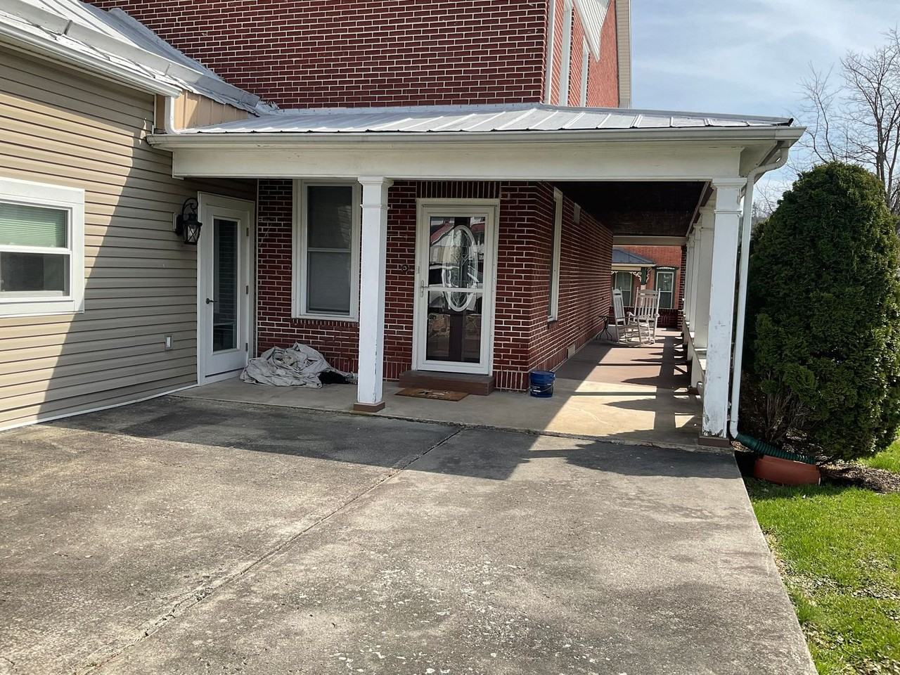 112 W Main St - Photo 4 of 30