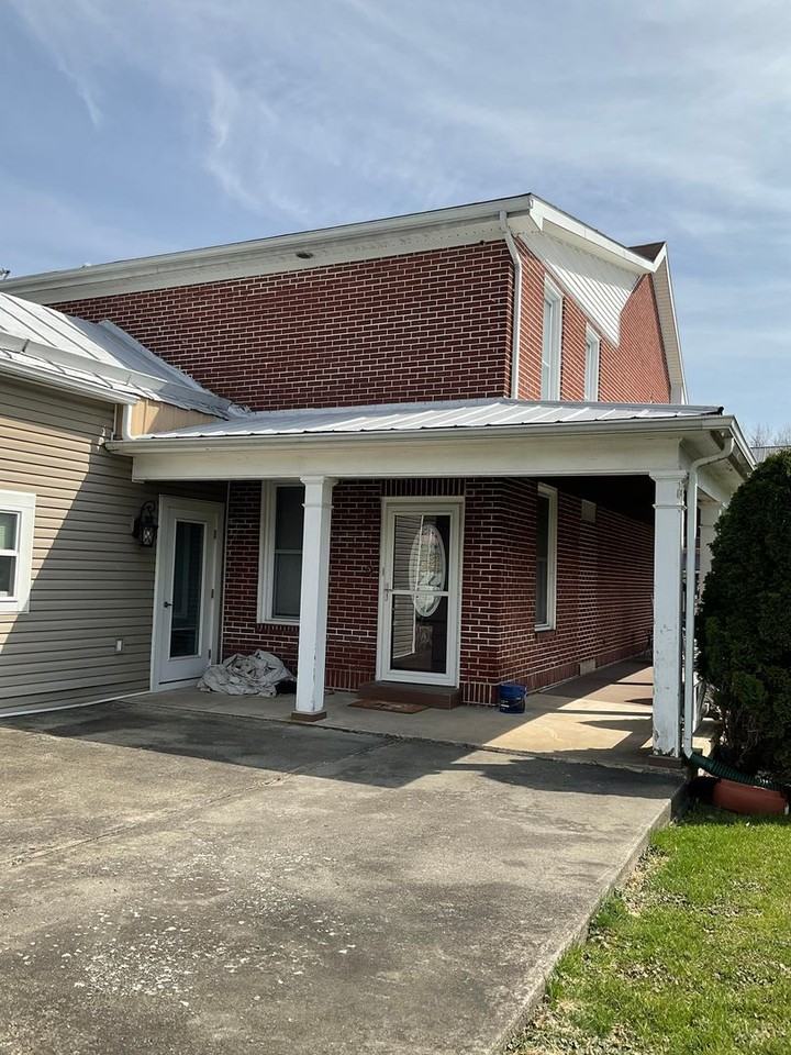 112 W Main St - Photo 5 of 30