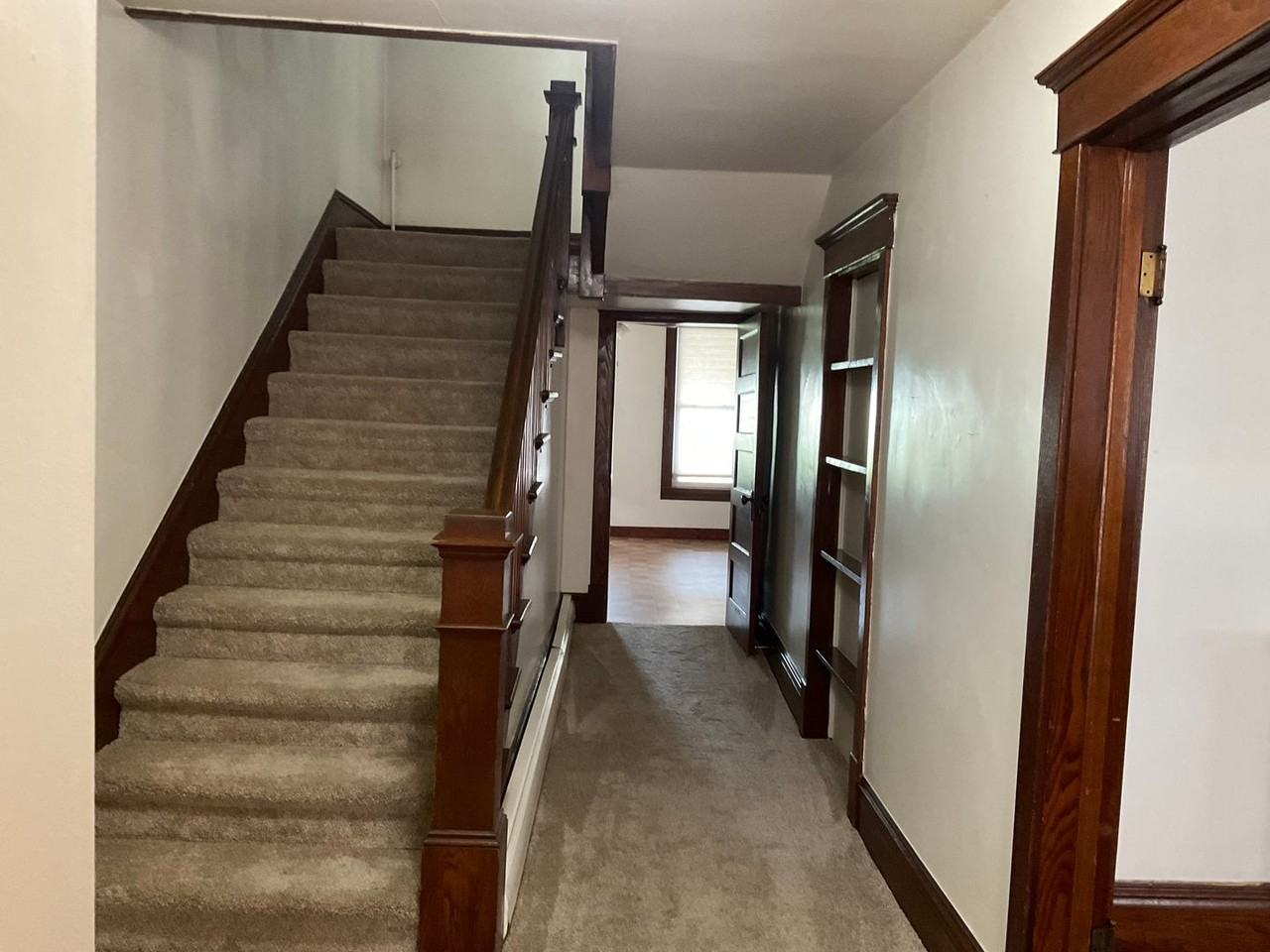 112 W Main St - Photo 7 of 30