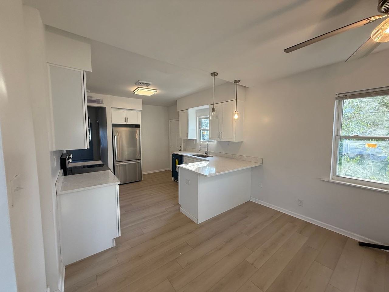 640 Rolfe St - Photo 5 of 9