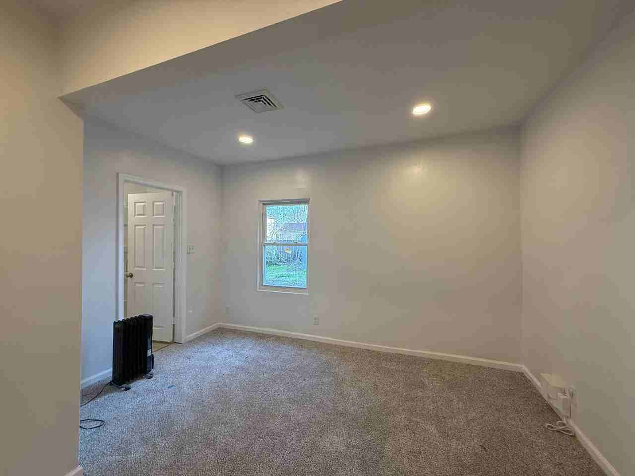 640 Rolfe St - Photo 6 of 9