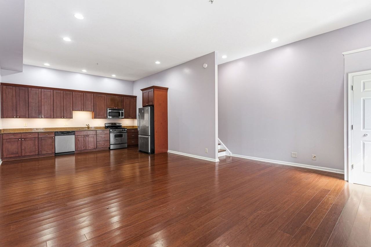 2355 E York St - Photo 3 of 22