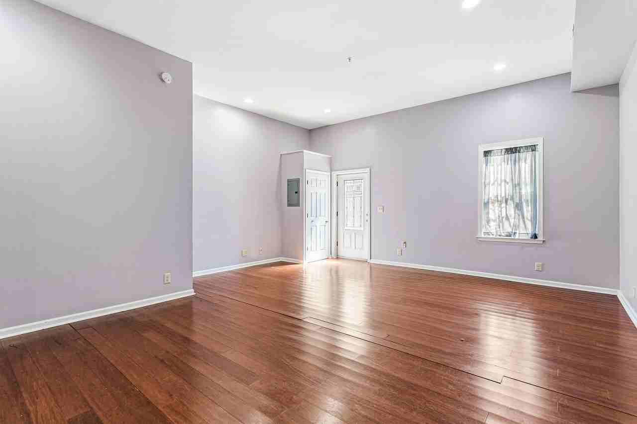 2355 E York St - Photo 4 of 22