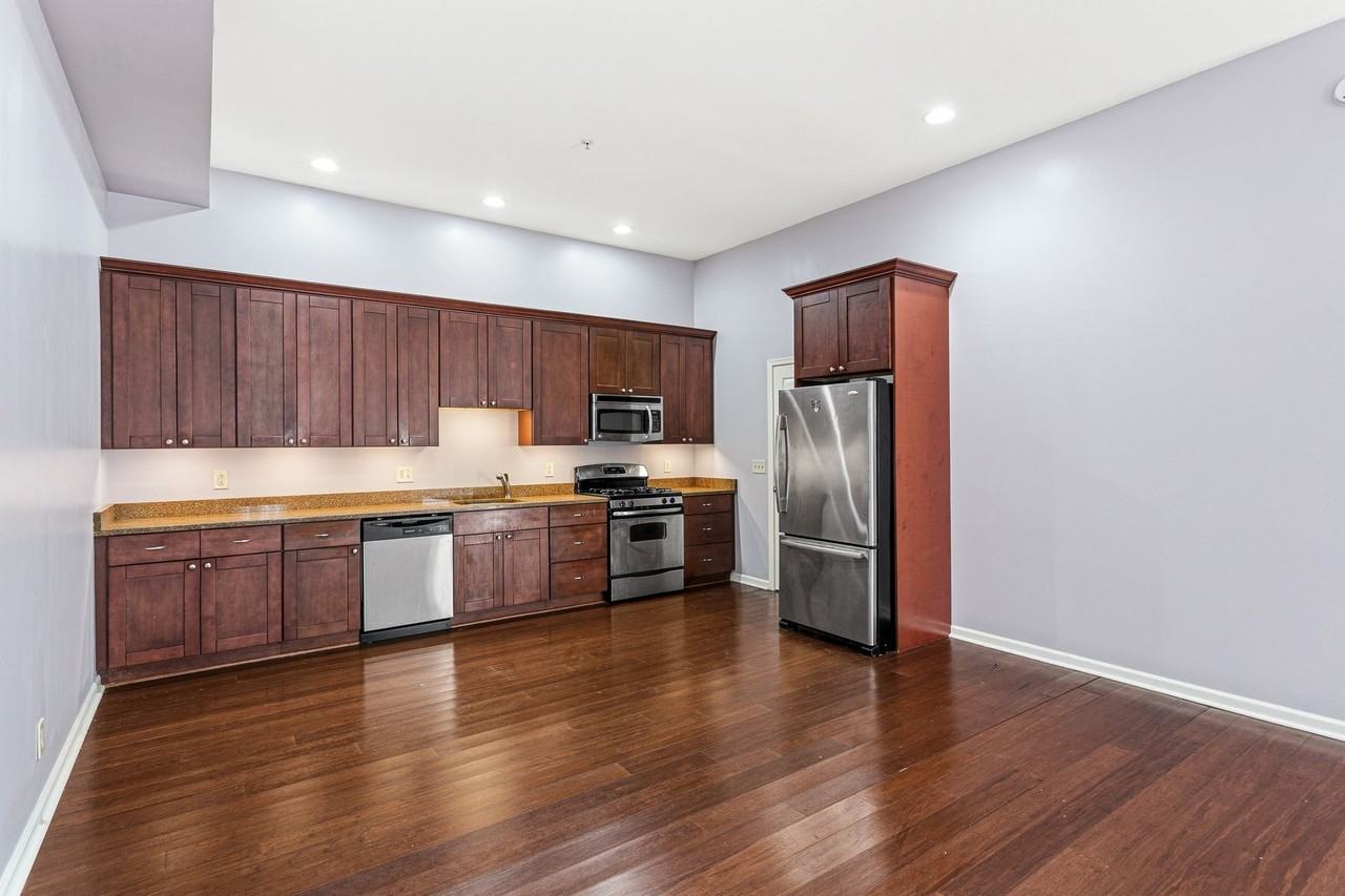 2355 E York St - Photo 5 of 22