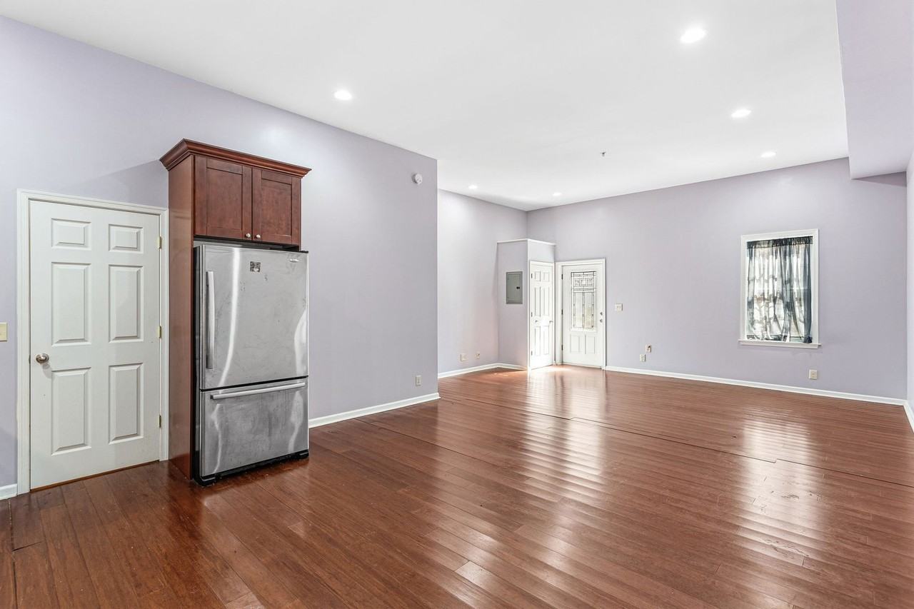 2355 E York St - Photo 6 of 22