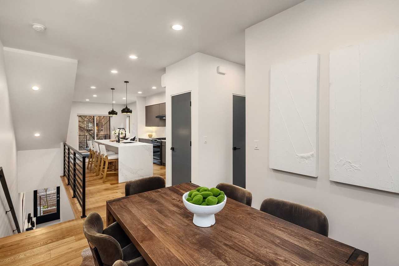 9709 Roosevelt Way Ne #A - Photo 6 of 30