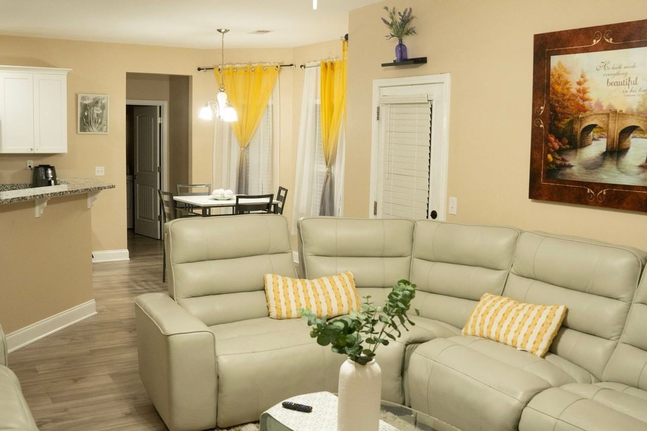 3499 Henley St - Photo 2 of 13