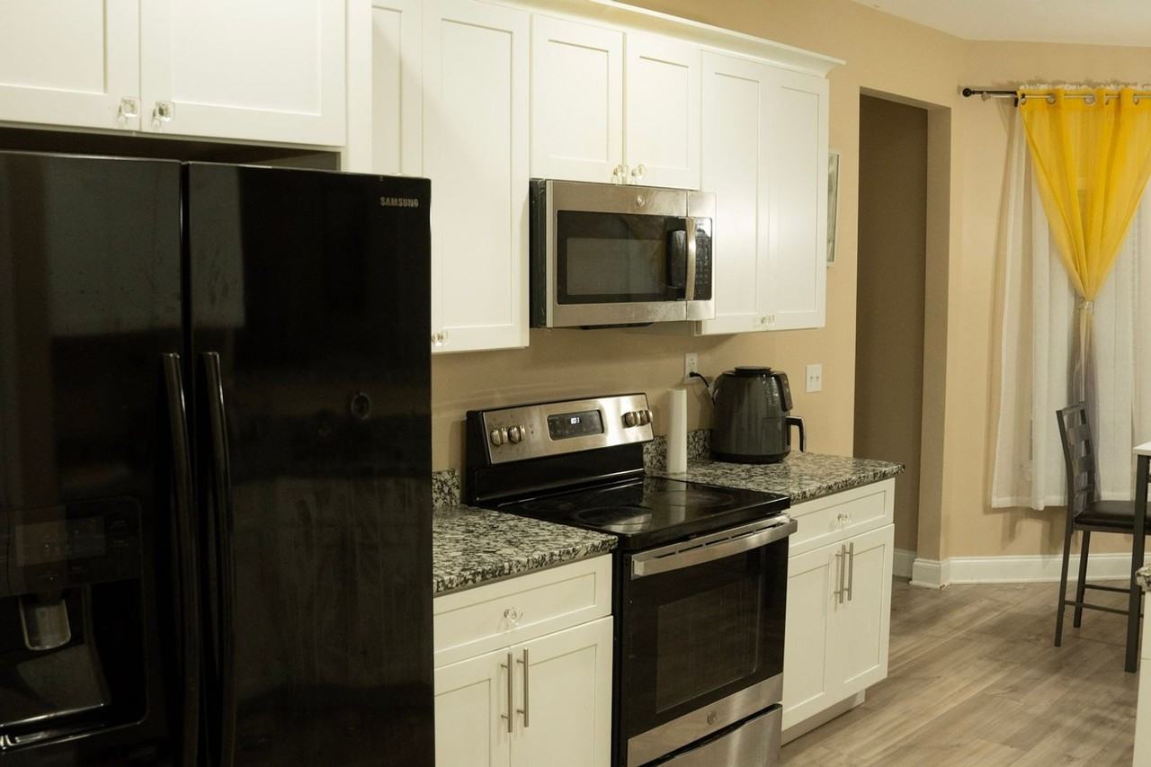 3499 Henley St - Photo 4 of 13