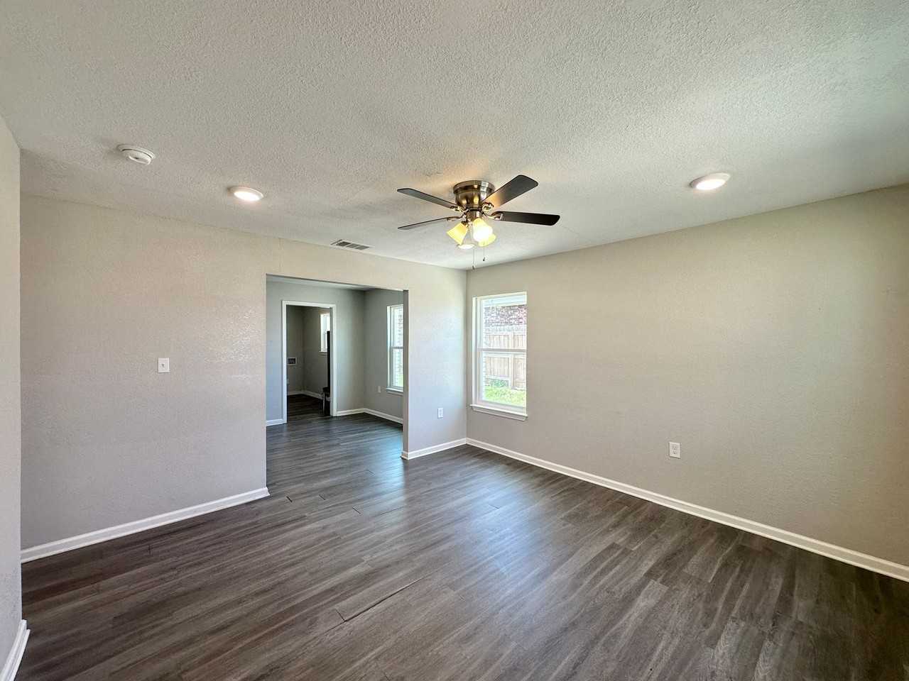 108 W Kathey Rd - Photo 3 of 27