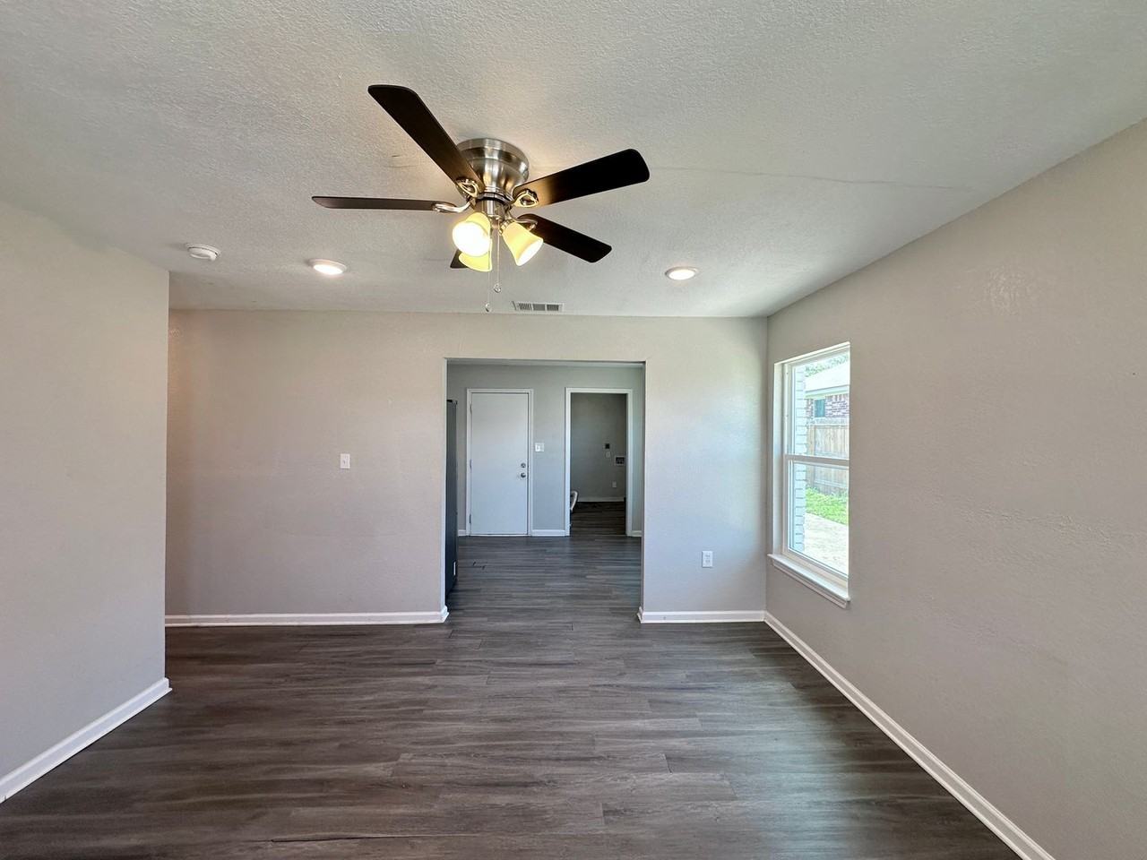 108 W Kathey Rd - Photo 4 of 27