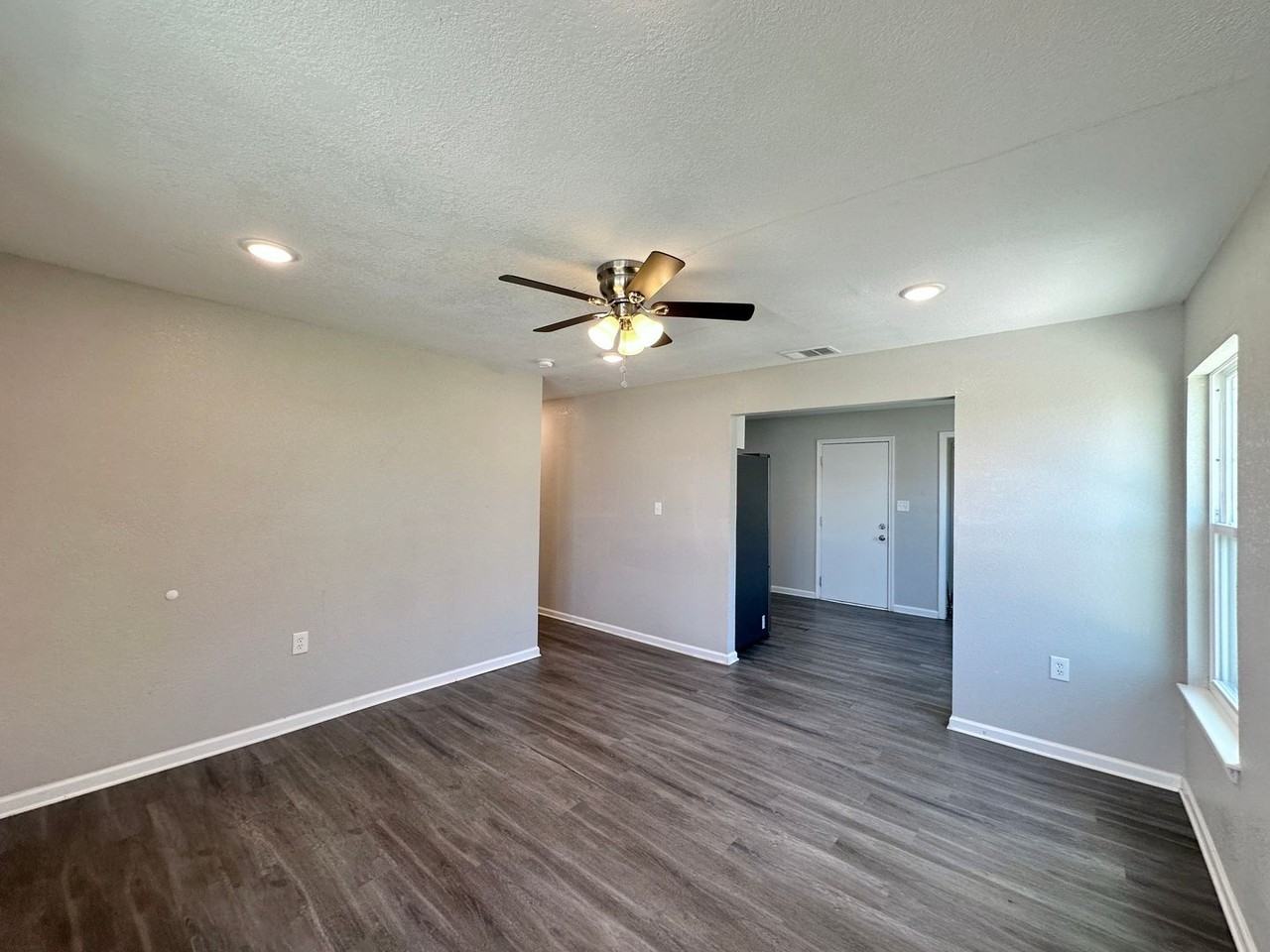 108 W Kathey Rd - Photo 5 of 27