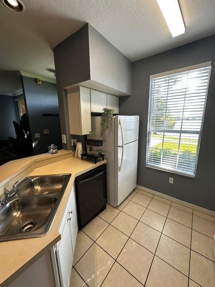 9263 Lake Chase Island Way #9262 - Photo 5 of 17