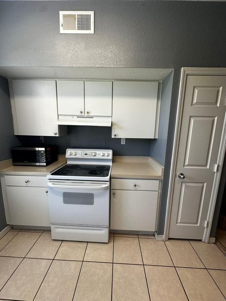 9263 Lake Chase Island Way #9262 - Photo 6 of 17